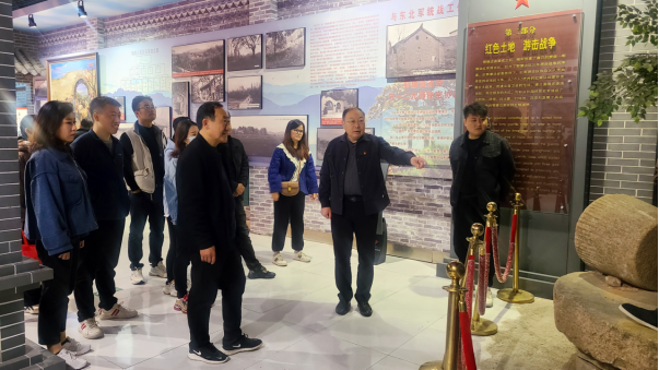 市文旅公司3月份新聞稿（一），?；⑸? 一路同行--駐馬店市文化旅游發(fā)展有限公司開展團(tuán)建活動124.png