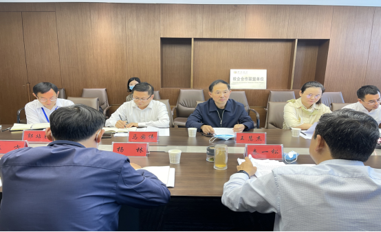 法治駐馬店（法治政府）考核組領導蒞臨市產(chǎn)業(yè)集團考核法治建設工作380.png