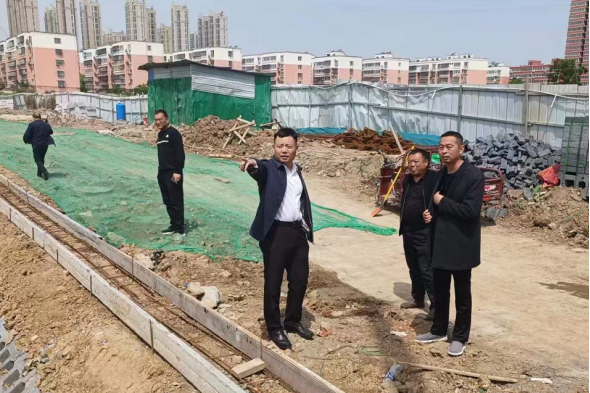 駐馬店市黃淮建設工程有限公司到各在建項目進行節(jié)日慰問173.png